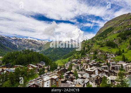 Die spektakuläre Landschaft der schönen Tal Zermatt und das Matterhorn Gipfel Stockfoto