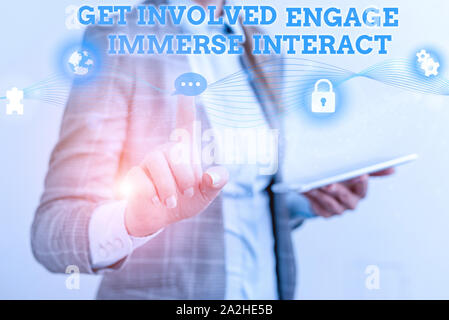 Wort schreiben Text Mitmachen engagieren Tauchen Sie interagieren. Business foto Präsentation melden Sie Verbinden Sie beteiligen sich an dem Projekt weiblich Mensch tragen formalen wor Stockfoto