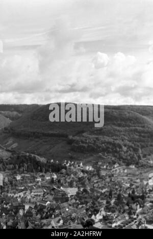 Ein Ausflug nach Bad Urach, Deutsches Reich 30er Jahre. Eine Reise nach Bad Urach, Deutschland 1930. Stockfoto