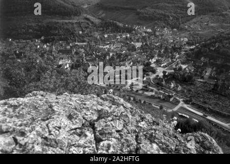 Ein Ausflug nach Bad Urach, Deutsches Reich 30er Jahre. Eine Reise nach Bad Urach, Deutschland 1930. Stockfoto