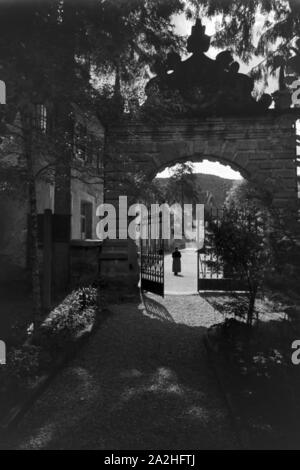 Ein Ausflug nach Bad Urach, Deutsches Reich 30er Jahre. Eine Reise nach Bad Urach, Deutschland 1930. Stockfoto