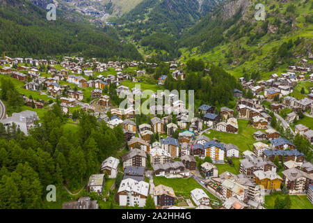Die spektakuläre Landschaft der schönen Zermatt Tal und die Berge in der Schweiz Stockfoto