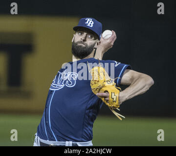 Oakland, USA. 2. Okt, 2019. Tampa Bay Rays Entlastung Krug Nick Anderson fährt den Oakland Athletics im achten Inning der American League Wild Card Spiel bei Oakland-Alameda County Coliseum in Oakland, Kalifornien am Mittwoch, 2. Oktober 2019. Die Strahlen besiegte die A's 5-1 auf der ALDS zu bewegen. Foto von Terry Schmitt/UPI Quelle: UPI/Alamy leben Nachrichten Stockfoto