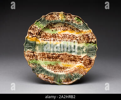 Platte, 1760/70, England, Staffordshire, Staffordshire, Blei verglaste Steingut (creamware), Diam. 23,3 cm (9 3/16 in. Stockfoto