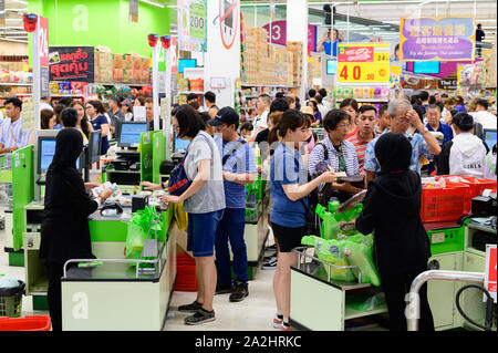 Bangkok, Thailand - 22. September 2019: Reihe der Kassierer in Big C Super center Rajdamri, Bangkok Stockfoto