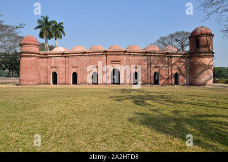 Die Moschee Stadt Bagerhat ist ein UNESCO-Weltkulturerbe, 60 Kuppel Moschee oder Shait Gumbad Moschee, Bangladesch Stockfoto