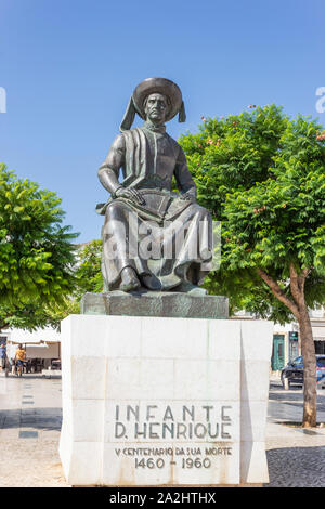 Lagos, Algarve, Portugal. Statue des Infanten D. Henrique von Portugal, Herzog von Viseu, 1394–1460, auch bekannt als Prinz Heinrich der Seefahrer. Stockfoto