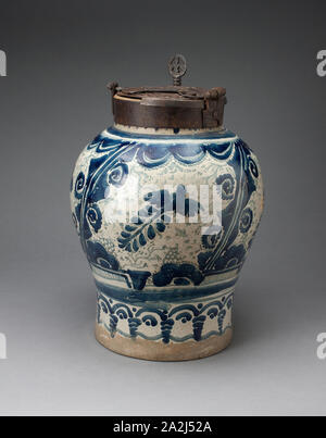 Schokolade Jar mit Eisen - gesperrt Deckel, 1725/75, Talavera poblana, Puebla, Mexiko- Stadt, Puebla, Zinn - glasierte Irdenware, 38,1 × 27,9 cm (15 x 11 in.) [h. 42,6 cm (16 3/4 in.) einschließlich der wichtigsten Stockfoto