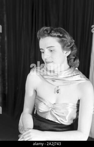 Ein 206 der Modeschule von Wien, Deutsches Reich 30er Jahre. Besuch der Modeschule in Wien, Deutschland 1930. Stockfoto