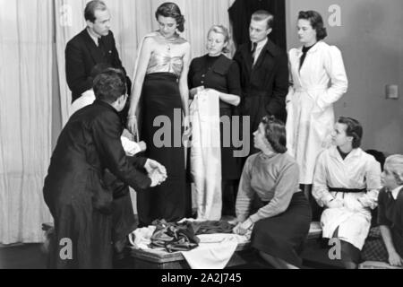 Ein 206 der Modeschule von Wien, Deutsches Reich 30er Jahre. Besuch der Modeschule in Wien, Deutschland 1930. Stockfoto