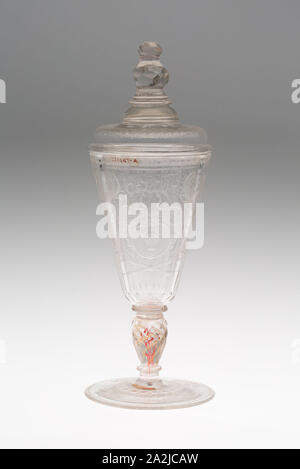 Becher mit Deckel, Anfang des 18. Jahrhunderts, Deutschland, Glas, 15,9 x 7,8 cm (6 1/4 x 3 1/16 in Stockfoto