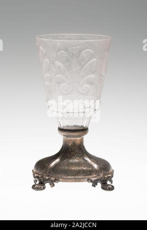 Becher, C. 1745 (Glas), 1850 (Berg), Deutschland, zurückzuführen auf Christopher Gottfried Schneider (Deutsch, Anfang des 18. Jahrhunderts), Böhmen, Glas mit Silber, 16,5 × 8,3 cm (6 1/2 x 3 1/4 in Stockfoto