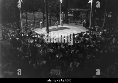 Campingurlaub Bei Marbach eine der Naab, 1930er Jahre Deutsches Reich. Camping in der Nähe von Marbach an Naab, Deutschland 1930. Stockfoto