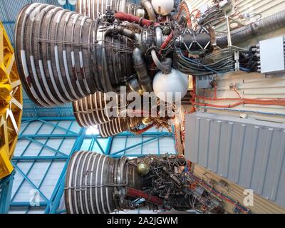 KENNEDY SPACE CENTER, Florida, USA - Die Motoren der zweiten Stufe der Saturn 5-Rakete, die auf den Besucher Komplex von Kennedy Space ausgestellt wird, Stockfoto