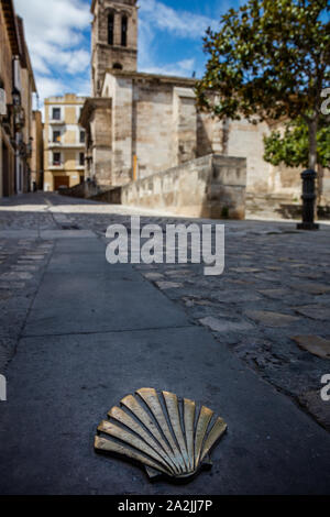 Detailansicht der Jakobsmuschel Marker für die EL Camino de Santiago de Compostela, eine christliche Pilgerfahrt, die viel von Spanien durchquert. Stockfoto