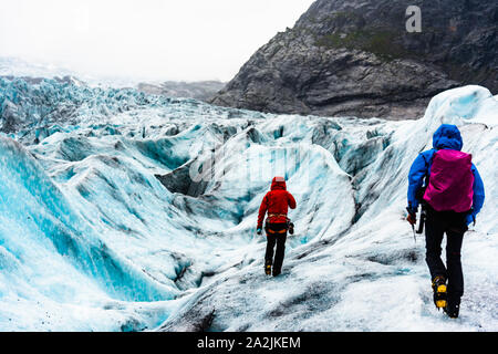 Nigardsbreen, Norwegen, 17. August 2018: Touristen besuchen die Nigardsbreen Gletscher. Stockfoto