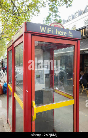 Wlan hier Telefon Kiosk in Notting Hill Gate, London, UK Stockfoto