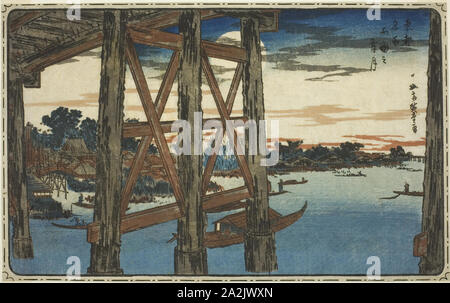 Twilight Moon in der Ryogoku Brücke (Ryogoku keine yoizuki), aus der Serie bekannten Blick auf die östliche Hauptstadt (Toto Meisho), C. 1831, Utagawa Hiroshige 歌川 広重, Japanisch, 1797-1858, Japan, Farbe holzschnitt, Oban, 22,4 x 35,9 cm (8 3/4 x 14 1/16 Stockfoto