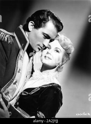 GREGORY PECK, Virginia Mayo stellte Werbung Porträt in CAPTAIN HORATIO HORNBLOWER R.N. 1951 Regisseur Raoul Walsh Roman C.S. Förster Warner Bros. Stockfoto