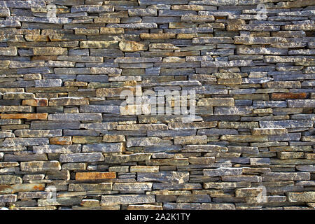 Gestapelte Schiefer Ziegel wand Textur Stockfoto