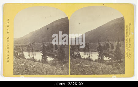 Beaver Lake, Conejos Cañon, Kolorado, 9.000 Meter über dem Meeresspiegel, und 30 Meilen von der Mündung des Cañon, 1874, Timothy O'Sullivan (American, geboren in Irland, 1840 - 1882), von George Wheeler für den Krieg Abteilung, Korps der Ingenieure, U.S. Army, Usa, Eiklar drucken, Stereo, Nr. 35 aus der Reihe der Geographischen Erkundungen und Befragungen West Des 100 Meridian in Betrieb genommen Stockfoto