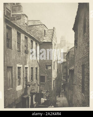 Schließen Nr. 122 Saltmarket, 1868, Thomas Annan, Scottish, 1829-1887, Schottland, Photogravüre, Platte 29 aus dem Buch "Die alte Schließt & Straßen von Glasgow" (1900), 21,4 x 17,5 cm (Bild), 37,8 x 27,9 cm (Papier Stockfoto