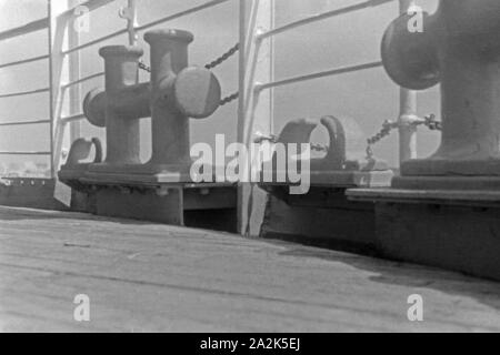 Decksaufbauten an der Reling des Fabrikschiffs Walfang "Jan Wellem" der deutschen Walfangflotte, 1930er Jahre. Aufbauten am Geländer der Fabrik Schiff "Jan Wellem" des Deutschen Walfangflotte, 1930er Jahre. Stockfoto