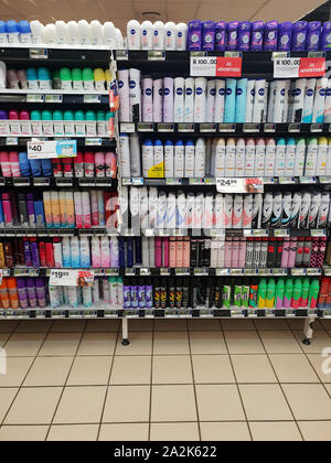 Deodorant Gang in ein Pick n Pay Supermarkt, Südafrika Stockfoto