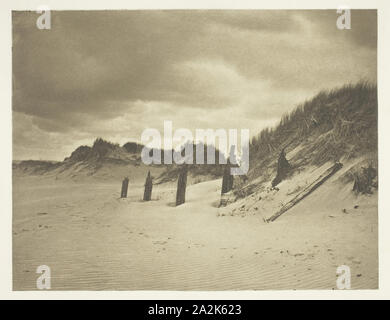 Sanddünen, C. Januar 1891 1880/90, gedruckt, B. Gay Wilkinson, Englisch, 1857 - 1927, England, Photogravüre, von der un-Künstler, Nummer 6" (1891), 14,3 × 18,7 cm (Bild), 27,9 × 37,8 cm (Papier Stockfoto