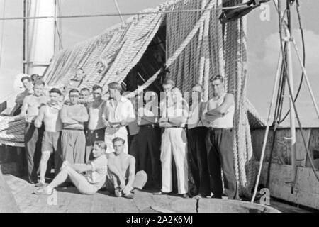 Die Mannschaft des Fabrikschiffs "Jan Wellem", 1930er Jahre. Die Crew der Fabrik Schiff "Jan Wellem", 1930er Jahre. Stockfoto