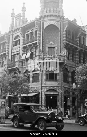 Auf der Heimreise von der Walfischjagd geht die Besatzung des Fabrikschiffs "Jan Wellem 'auf Landgang durch Rio de Janeiro, Brasilien 1930er Jahre. Landgang für die Crew von factory Schiff "Jan Wellem" in Rio de Janeiro, Brasilien 1930. Stockfoto