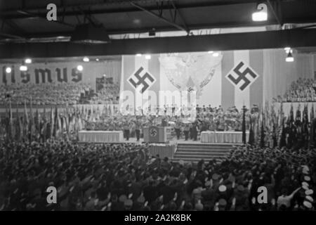 Parteiveranstaltung der NSDAP und HJ 1936 Reichssieger, Deutschland 1930er Jahre. Nsdap-Veranstaltung für die Hitlerjugend Reichssieger Wettbewerb 1936, in Deutschland 1930. Stockfoto