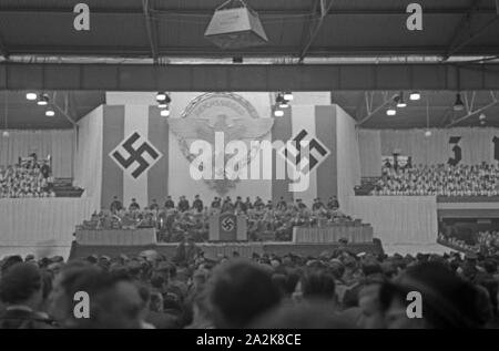 Parteiveranstaltung der NSDAP und HJ 1936 Reichssieger, Deutschland 1930er Jahre. Nsdap-Veranstaltung für die Hitlerjugend Reichssieger Wettbewerb 1936, in Deutschland 1930. Stockfoto