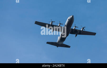 Ede, 20-Sep-2019: Die Herkules Flugzeug nähert sich der Heide für das Fallenlassen der Fallschirmjäger bei der Betrieb in Tröpfchenform, Gedenken an Market Garden Stockfoto