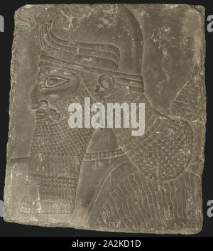 Relief zeigt die Leiter ein geflügelter Genius, Neo-assyrischer Zeit, Herrschaft von König Assurnasirpal II (883 v. Chr. - 859 v. Chr.), babylonischen, assyrischen, Nimrud, Gips Relief mit Spuren von Pigment, 68 × 59 × 4,5 cm (26 1/2 x 23 × 2 in Stockfoto