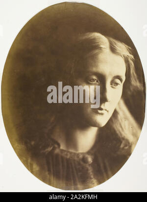 Julia Jackson (Saint Julia, meine Nichte Julia, mein Lieblingsbild), 1867, Julia Margaret Cameron, Englisch, 1815 - 1879, England, Albumen print, 33,6 x 26,3 cm (Bild/Papier, oval Stockfoto