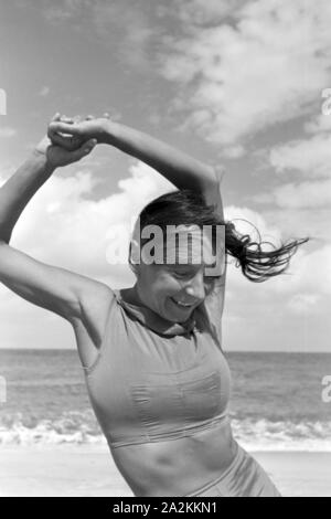 Die berühmte Tänzerin Gret Palucca 5/6 Ihrem Türkeirundreise auf Sylt, Deutsches Reich 30er Jahre. Die beliebte Tänzerin Gret Palucca im Urlaub auf Sylt, Deutschland 1930. Stockfoto