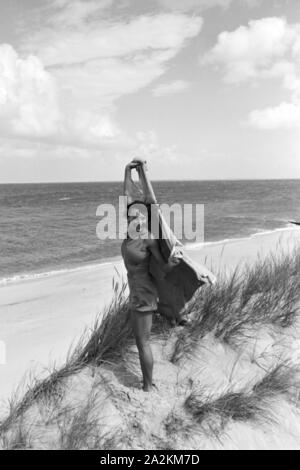 Die berühmte Tänzerin Gret Palucca 5/6 Ihrem Türkeirundreise auf Sylt, Deutsches Reich 30er Jahre. Die beliebte Tänzerin Gret Palucca im Urlaub auf Sylt, Deutschland 1930. Stockfoto