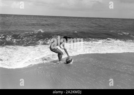 Die berühmte Tänzerin Gret Palucca 5/6 Ihrem Türkeirundreise auf Sylt, Deutsches Reich 30er Jahre. Die beliebte Tänzerin Gret Palucca im Urlaub auf Sylt, Deutschland 1930. Stockfoto