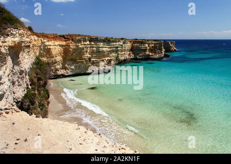 Küste in der Nähe von Torre Sant'Andrea, Halbinsel Salento, Apulien, Süditalien Stockfoto
