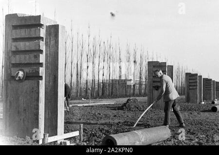 Beim Bau der Reichsausstellung DES chaffendes Volk' in Düsseldorf Schlageterstadt, Deutschland 1930er Jahre. Planung, Konzeptionierung und Gebäude der Reichsausstellung chaffendes Volk' Ausstellung im Düsseldorfer Schlagerterstadt, Deutschland 1930. Stockfoto