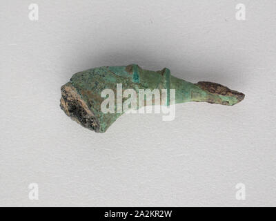 Fibel Fragment, geometrische Periode (800 - 600 v. Chr.), Griechischer, Thessalien, Thessalien, Bronze, 3,4 × 1,4 × 1,3 cm (1 3/8 x 9/16 x 1/2 in. Stockfoto