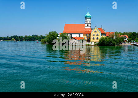 Wasserburg am Bodensee: Halbinsel mit Kirche St. Georg, Bezirk Lindau, Bodensee, Bayern, Deutschland Stockfoto