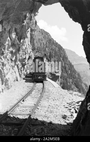Ein Dorf entsteht am Piz Buin, Deutsches Reich 30er Jahre. Ein Dorf, das sich auf den Piz Buin, Deutschland 1930. Stockfoto