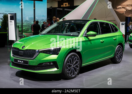 FRANKFURT, Deutschland - Sep 10, 2019: Neue Skoda Scala Auto auf der Frankfurter Automobilausstellung IAA 2019 präsentiert. Stockfoto
