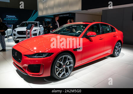 FRANKFURT, Deutschland - September 10, 2019: Jaguar XE Auto auf der Frankfurter Automobilausstellung IAA 2019 präsentiert. Stockfoto