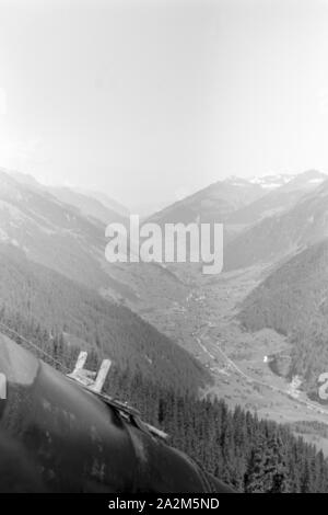 Ein Dorf entsteht am Piz Buin, Deutsches Reich 30er Jahre. Ein Dorf, das sich auf den Piz Buin, Deutschland 1930. Stockfoto