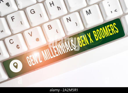 Text Zeichen zeigen Gen Z Millennials Gen X Boomers. Business Foto text Generationsbedingte Unterschiede alte Junge Weiße pc Tastatur mit leeren Hinweis pa Stockfoto