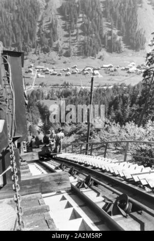 Ein Dorf entsteht am Piz Buin, Deutsches Reich 30er Jahre. Ein Dorf, das sich auf den Piz Buin, Deutschland 1930. Stockfoto