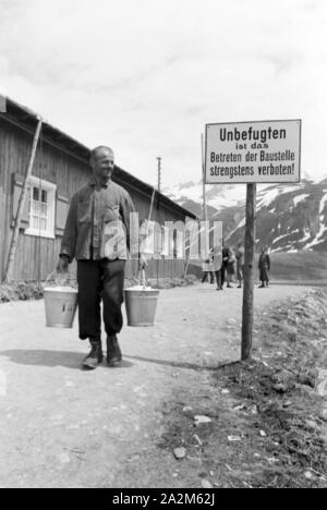 Ein Dorf entsteht am Piz Buin, Deutsches Reich 30er Jahre. Ein Dorf, das sich auf den Piz Buin, Deutschland 1930. Stockfoto